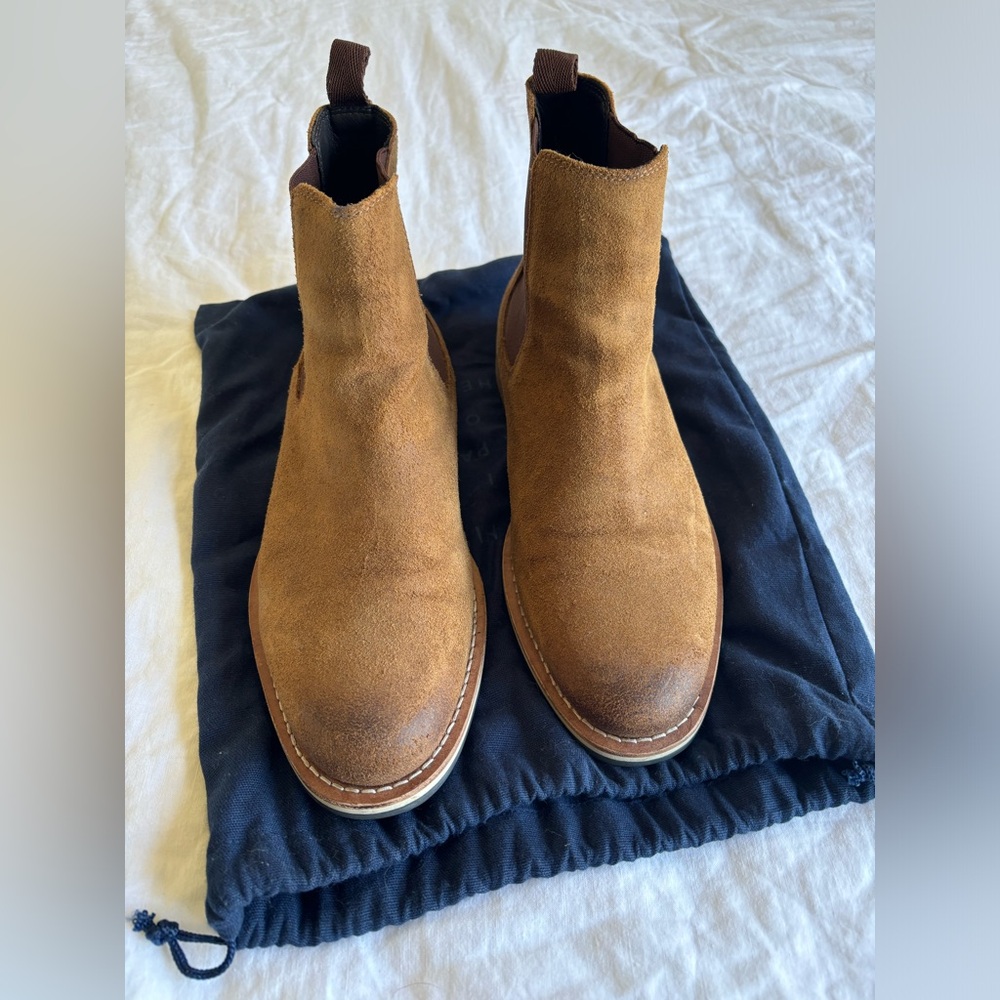 Helm Chelsea brown suede boots